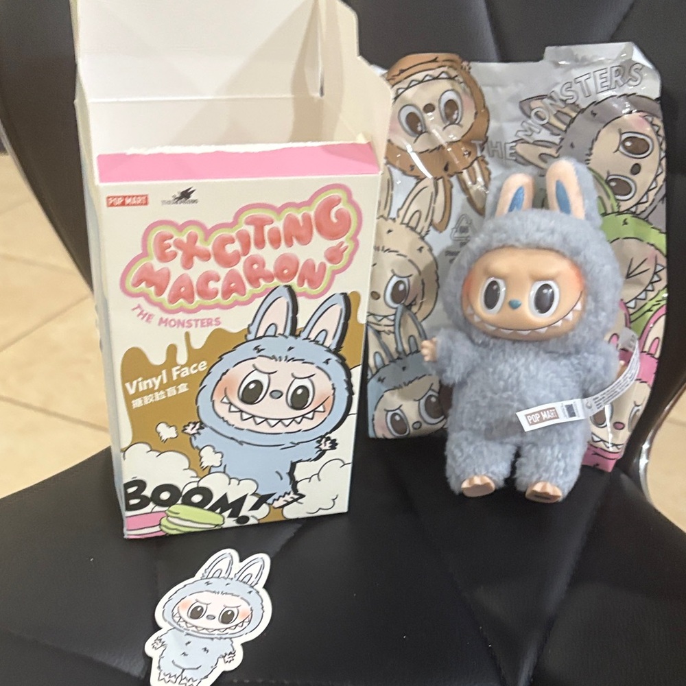 Exciting macaron LABUBU -sea salt coconut